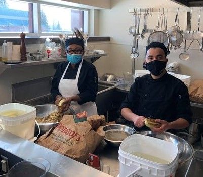 TIANB_AITNB's tweet photo. The students from the culinary arts and professional cooking at CCNB – Edmundston have been preparing hundreds of meals each day for the residents of 2 special care homes in the region struggling with COVID-19 outbreaks: Manoir Belle Vue and Villa des Jardins. #RBCFutureNBWeek https://t.co/mV2KqmnxSJ