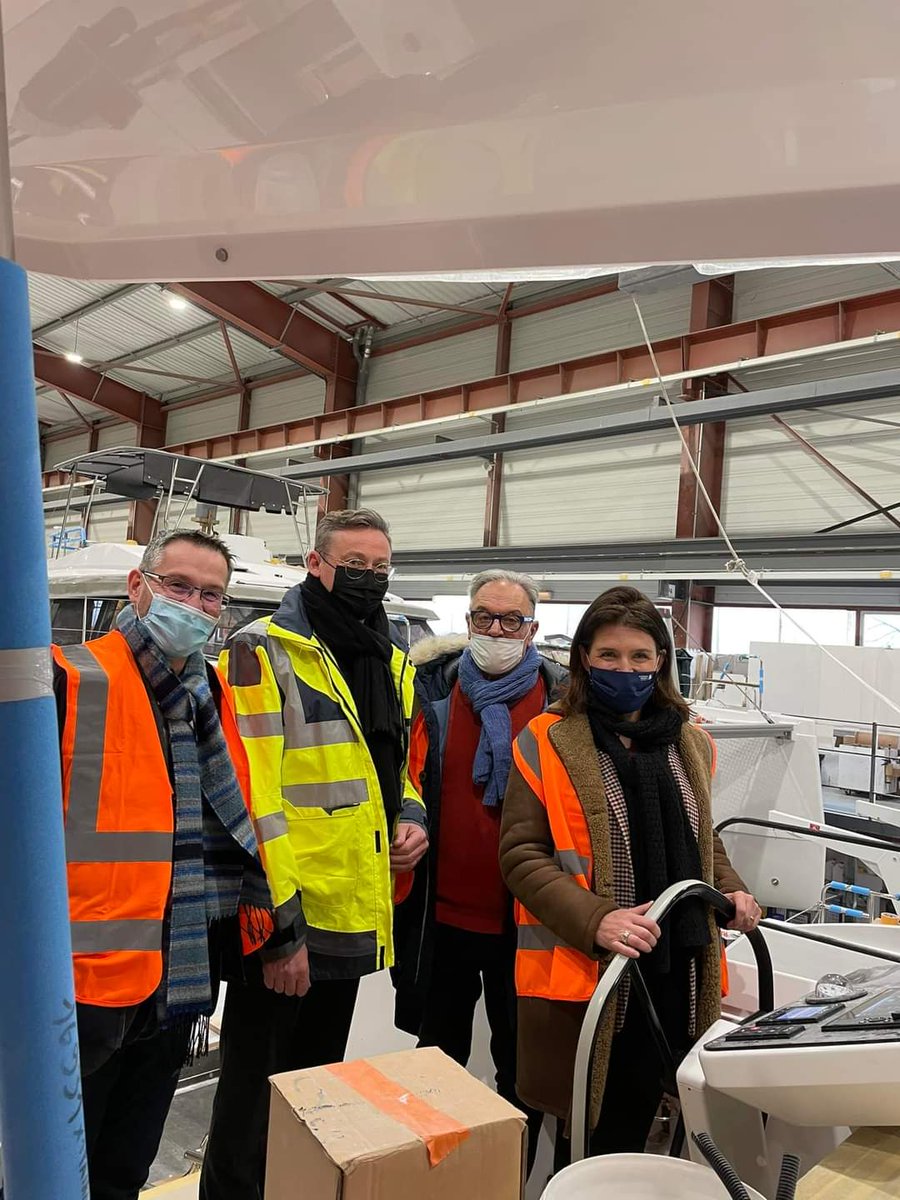 TonyCheron's tweet photo. Retour sur le déplacement de la présidente de la région #paysdelaloire #ChristelleMorançais porte-parole de @vpecresse
Visite de l'entreprise ostreicole de Fanny Marié  à #chatelaillon

Visite de #Nautitech et #Werzalit sur #Rochefort

#pécresse2022 #LesRepublicains https://t.co/RUGhiAxX2O