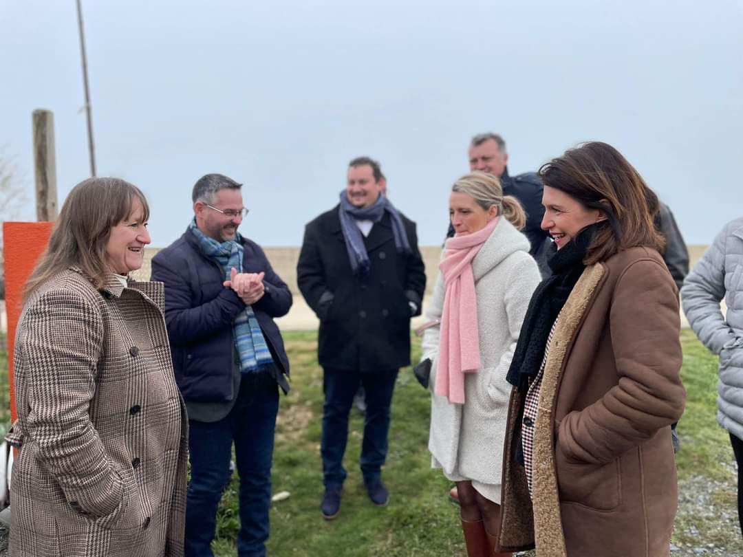 TonyCheron's tweet photo. Retour sur le déplacement de la présidente de la région #paysdelaloire #ChristelleMorançais porte-parole de @vpecresse
Visite de l'entreprise ostreicole de Fanny Marié  à #chatelaillon

Visite de #Nautitech et #Werzalit sur #Rochefort

#pécresse2022 #LesRepublicains https://t.co/RUGhiAxX2O