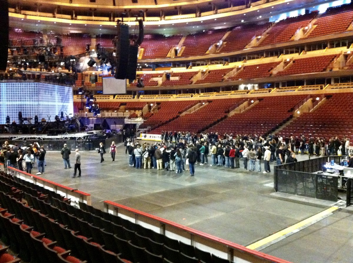 heydudeimadam's tweet photo. Semi-organized chaos 11 years ago. Man these were fun. I remember how stressed out I was the night before because I wanted to fix the things we got wrong in London.
@linkinpark #LPUSummit https://t.co/DCdn1VYqK5