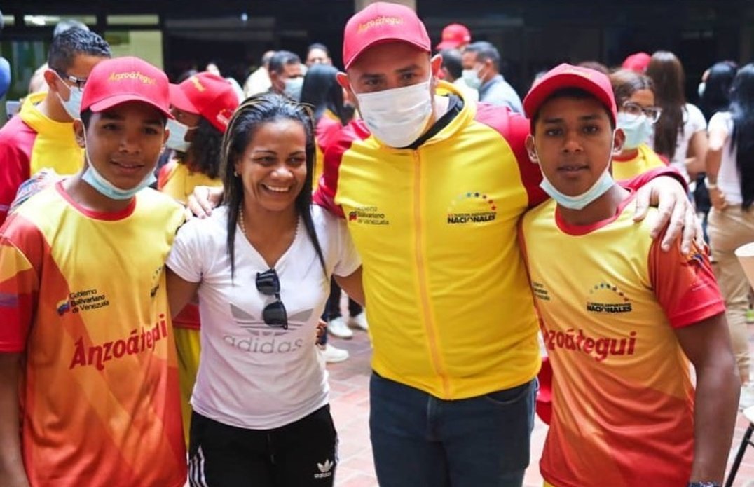 Anzoátegui está lista 🎉

Ceremonia de abanderamiento de los #JuegosNacionales2022 🇻🇪