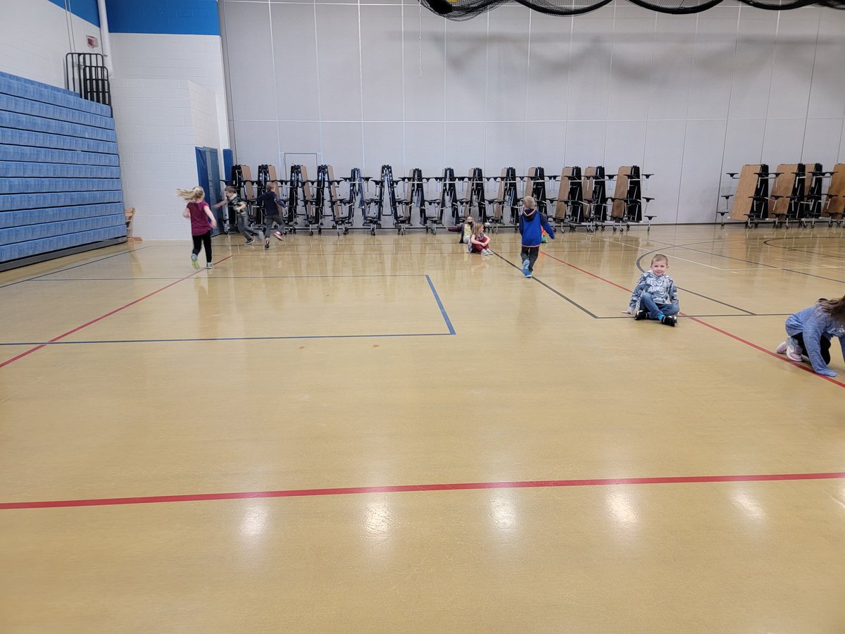 DegroodMegan's tweet photo. Best choice for the day. Line tag was a huge success!
#indoorrecess #extraenergy #KoMetStrong #MNwinters https://t.co/2OzJu9ba4w