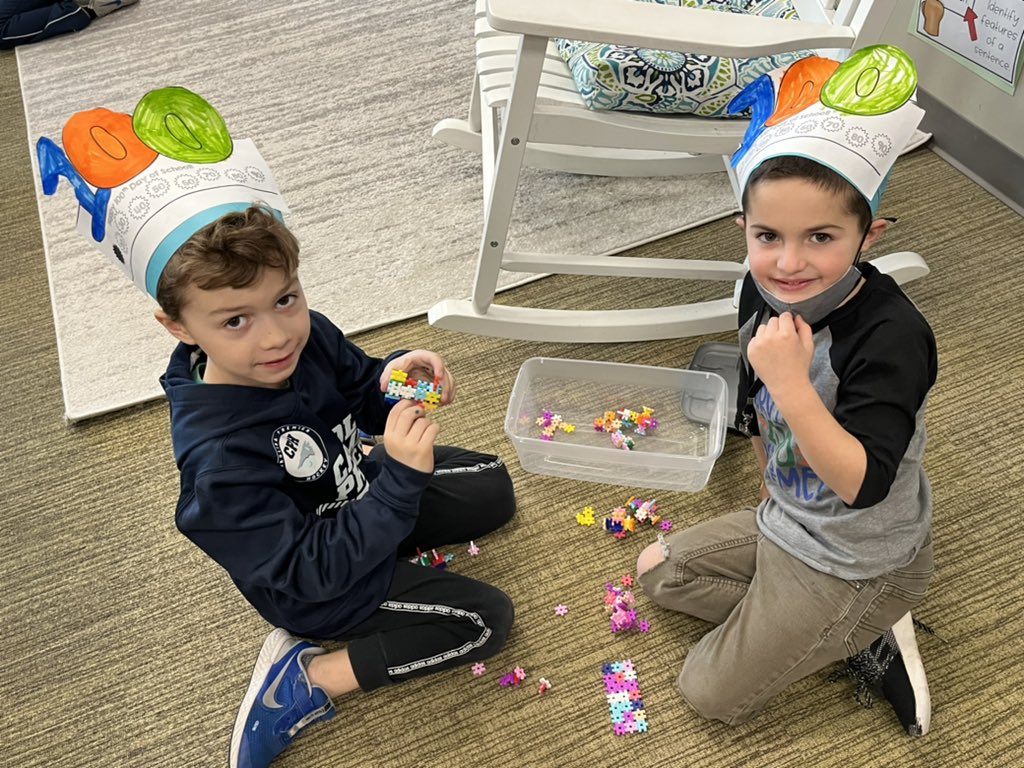 HBostardi's tweet photo. Having fun during our 100th day centers! @KingsTownElem #100thDayofSchool https://t.co/EkoUkddUfv