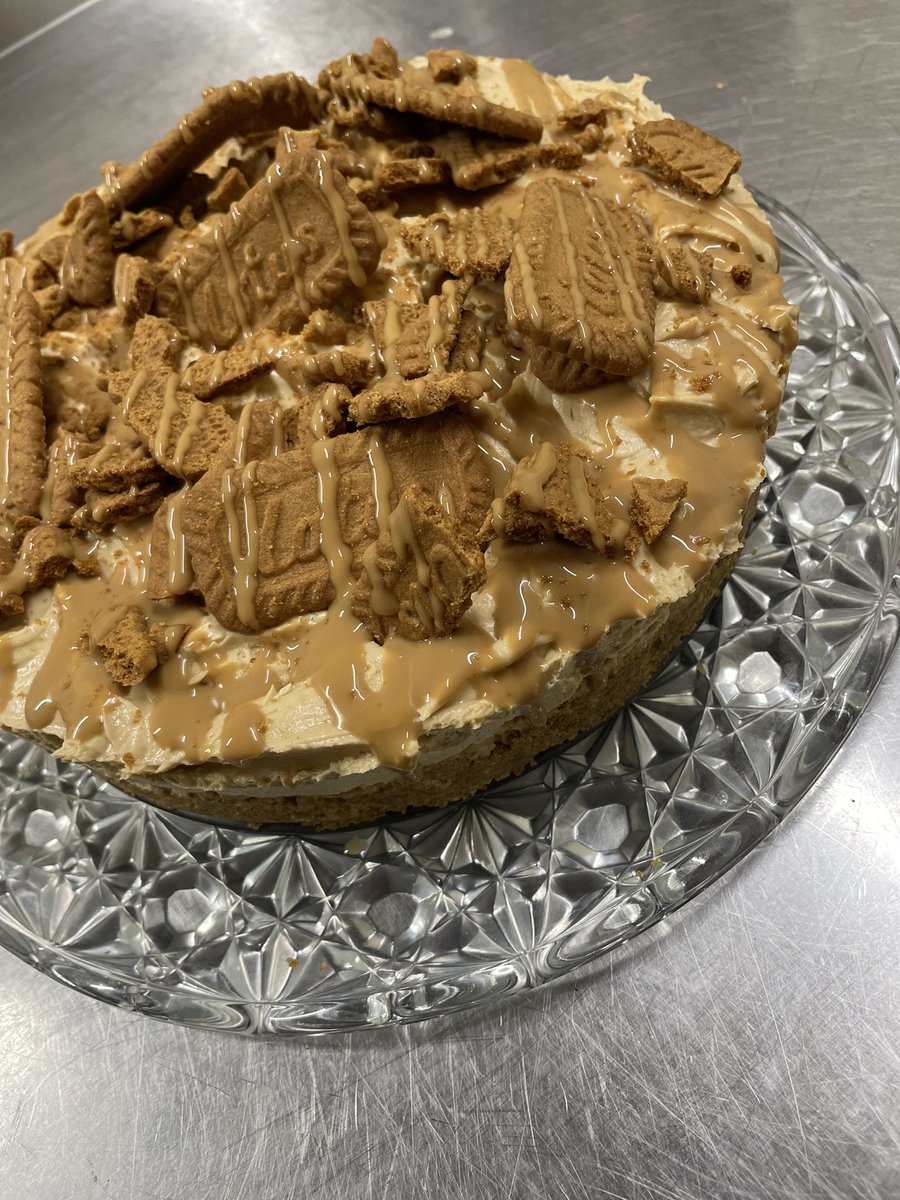 Dinner party at the Head Masters house tonight for the 6th form students. Biscoff and Toffee Cheesecake 🤤 @QueensTaunton @HhRgulley @NathanSimms17 @HolroydHowe