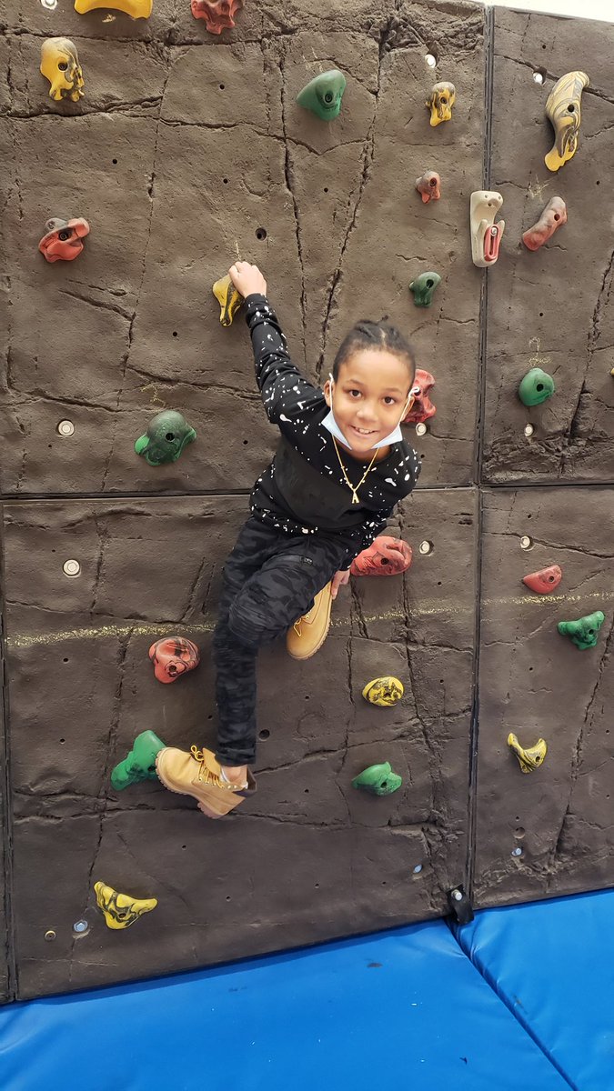 melissakclark's tweet photo. Ss enjoying the rock wall @CWChamps for PE @chrisyfraz #wearewayne https://t.co/AKFRxBvXNA