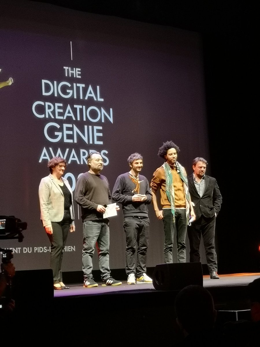 EnghienlesBains's tweet photo. Le #talent récompensé, lors du @PIDSConference, pour le Meilleur #personnage #créature est Les Poules-France 3 par Benjamin L'aborde, Olivier Osotimehin, Cédric Herbet/Fix Studio décerné par Patricia Legros, DG STTE et du Casino Barrière #Enghien, et l’acteur Thierry Godard. 🙌 https://t.co/Dm56CH4Qwn