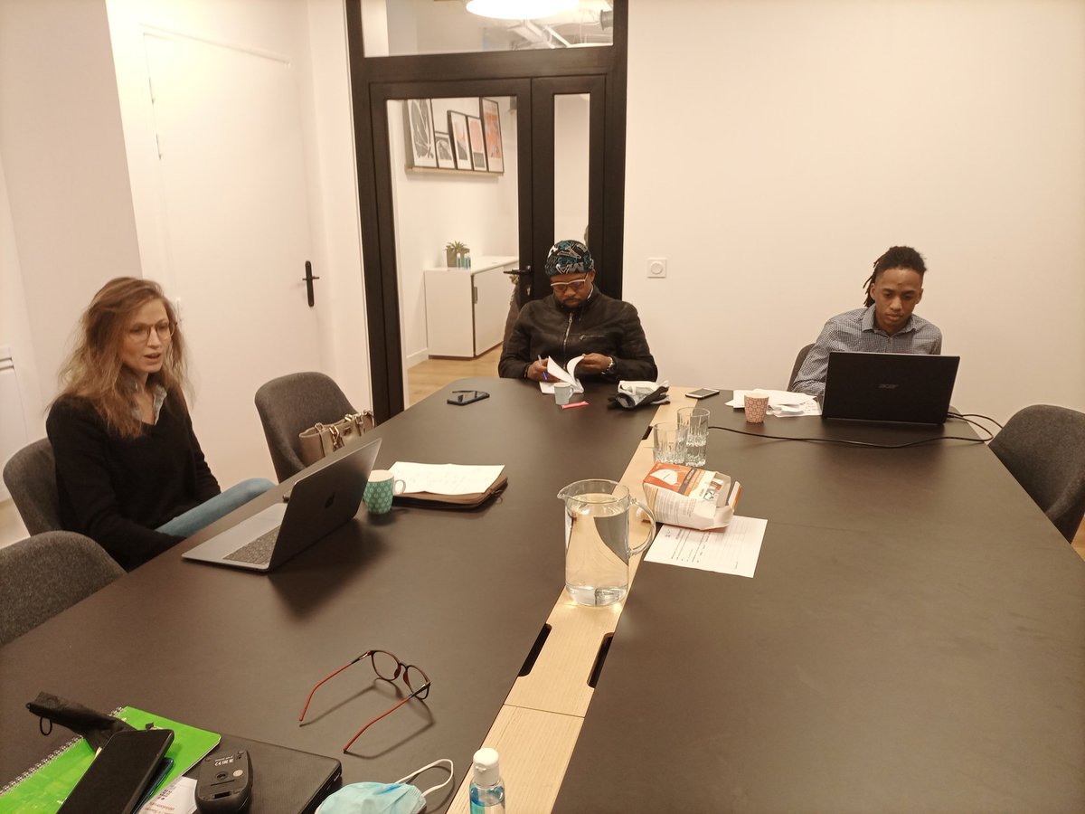 ENSEMBLE POUR CONTRECARRER LA DÉSINFORMATION

🕵🏽‍♂️J'ai présenté aujourd'hui, au siège d'Observatoire Pharos à #Paris, la thématique sur  "une approche communautaire pour lutter contre la #désinformation et les infox en #Centrafrique.
<a href="/FranceBangui/">La France à Bangui</a> <a href="/Yerimabanga/">Jean-Louis</a> <a href="/factchecknet/">International Fact-Checking Network</a>