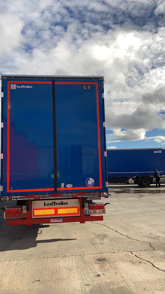 Entregando las 3 primeras unidades de las 17 que se van para inglaterra 🚚

🔴🔵

#alquitrailer #qualytionroad #alquilervehiculos #ventavehiculos