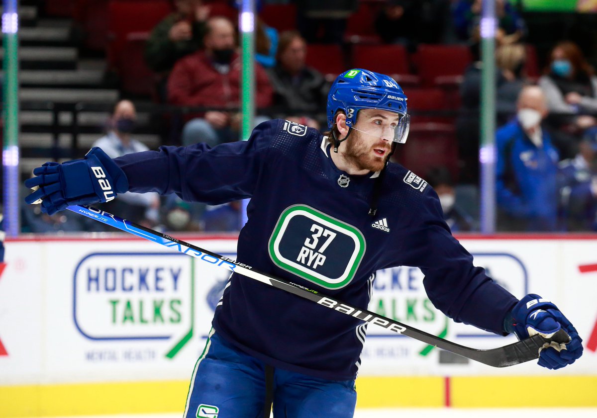 Canucks's tweet image. Together we can break the stigma.
Together we can keep the conversation going.

#BellLetsTalk | #HockeyTalks