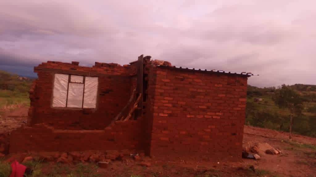 Houses destroyed by Cyclone Anna in Chipinge District @PYDT1 @ManicaPostZim @grripp @OxfaminSAF @kenyansista @WalpeAcademy @AyiccZim @METHI_Zimbabwe @WCOZIMBABWE @MACRADTrust @cotradinfo
