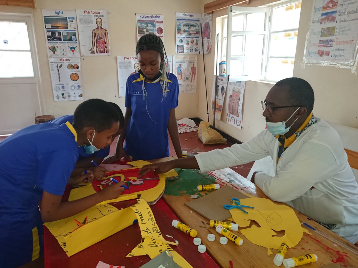 CornerstoneInt9's tweet photo. Practical learning at Cornerstone International School @HuyeDistrict is the core value. "I hear and I forget, I see and I remember, I do and I understand. Confucius."
Students are able to make a human digestive system from Cardboards. 
@A_sebutege @Rwanda_Edu https://t.co/IHUbSevCNC