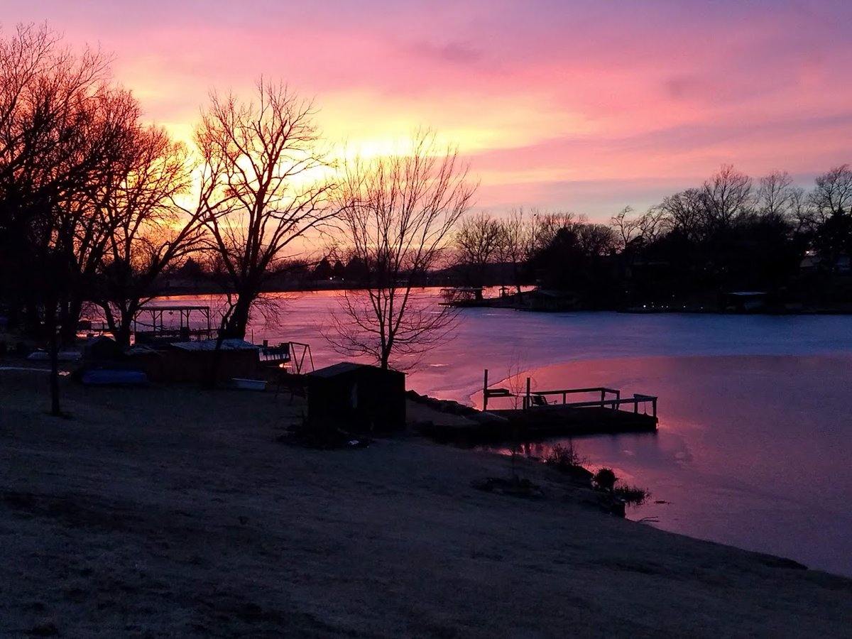 MainStreetKS's tweet photo. Happy Kansas Day!!! @TourismKansas @TravelKS #WeAreMainStreet #34thstate #ToTheLAKE #Friends #Family #SunflowerState #ToTheStars https://t.co/n0qkJg9E6U