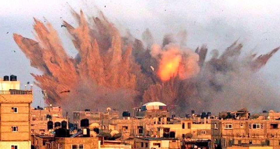 Don_Lazzara's tweet photo. Mentre le potenze internazionali sono impegnate a dibbattere sulla crisi in #Ucraina, i sauditi, nelle ultime 24 ore hanno condotto 50 strike arei nello #Yemen. Quante vite umane sono andate perdute? Mii chiedo, i #nowar, i #nobomb, e i difensori dei diritti umani, dove sono? https://t.co/LPPrKrU8Gf