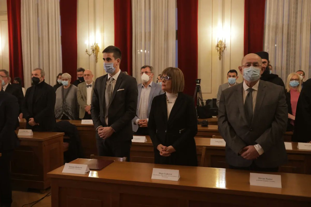 GradonacelnikSO's tweet photo. Поводом обележавања Међународног дана сећања на жртве Холокауста данас сам говорио испред Града на свечаној академији, коју је организовала Јеврејска општина Сомбор уз подршку Савеза јеврејских општина Србије. https://t.co/VnDn234MGY