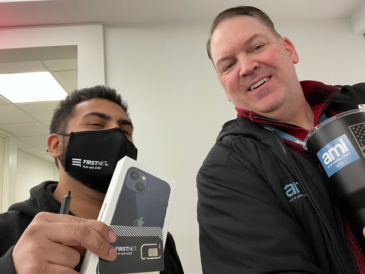 Jawed Muti doing what he does best helping out first responders and growing FirstNet!

Closing 1 FN and 5 FRAO’s🔥🔥

Great job helping who serves us 🙏

<a href="/404girl/">Betsy Francis</a> <a href="/DaleB1/">Dale S. Brown</a> <a href="/tandtmichael/">Michael Halpin</a>