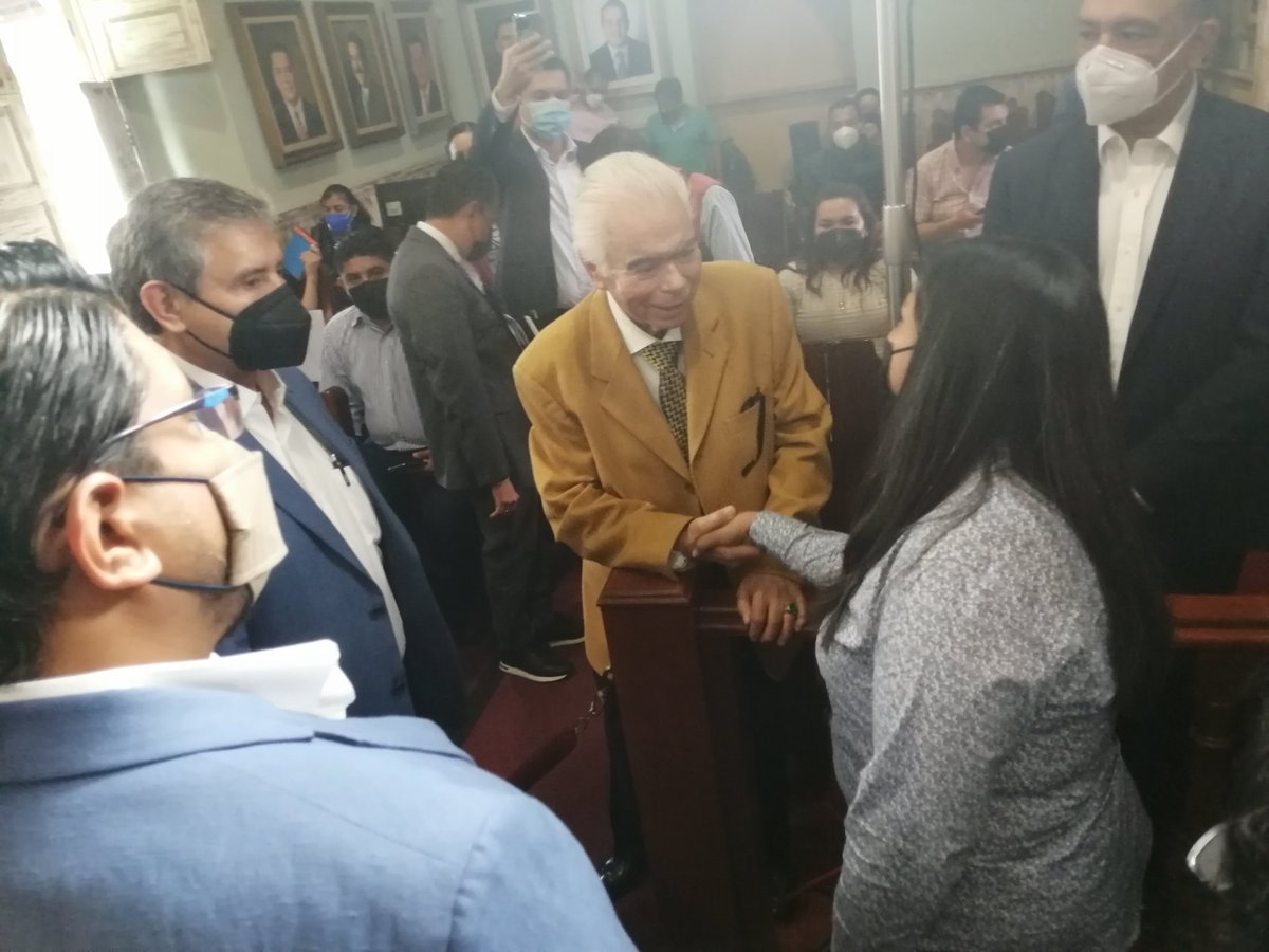 Regidora_PazHdz's tweet photo. Durante la sesión de Cabildo de esta mañana, aprobamos la donación de la escultura llamada "Quetzalcóatl" del artista Víctor Manuel Contreras.
1/3 https://t.co/j7vVM1FL0k