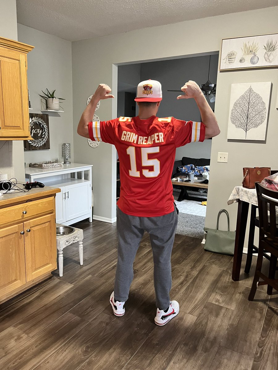 bobbybartender's tweet image. Lifelong chiefs fan. Follow them everywhere they go. I need help getting this signed! It would be a dream come true!!! Someone knows someone that can make this happen… @Chiefs @PatrickMahomes  @espn @nflnetwork  @ArrowheadPride