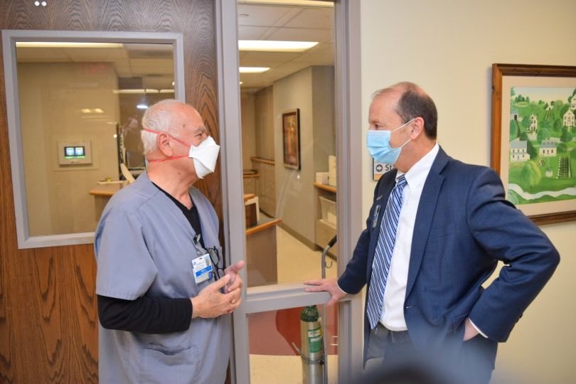 SDECoxHealth's tweet photo. Thanks to Walid Abbasi, a hero to us. 

Walid retired about 4 years ago after a distinguished 44 year career as a respiratory therapist. During the Delta wave, Walid heard our call to arms and joined us to care for our patients in this public health emergency. A caring man! https://t.co/qbQAh8G5Ux