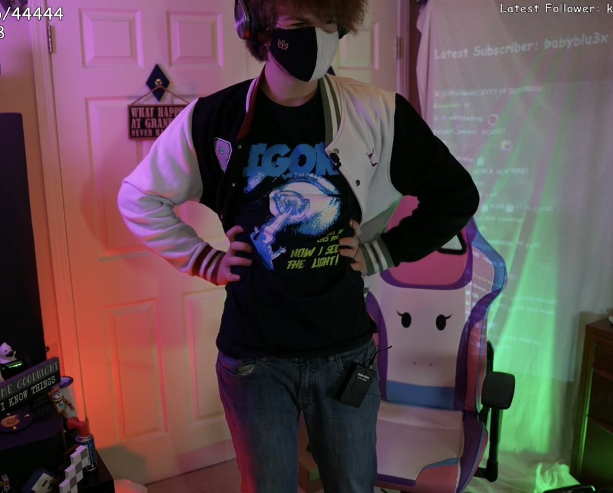 tcrturedpoet's tweet photo. he got a new shirt guys https://t.co/flBKKlZvKo