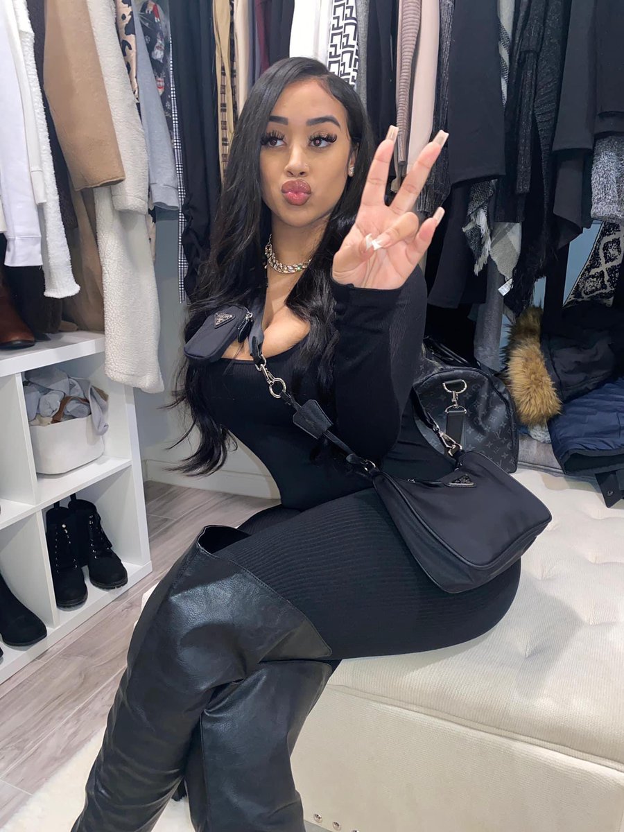 prncessaszn's tweet photo. ℐ 𝒶𝓁𝓌𝒶𝓎𝓈 𝒷ℯℯ𝓃 ℴ𝓇𝒾𝓃𝓰𝒶𝓁 📞🖤 https://t.co/A3cKbhXIoE