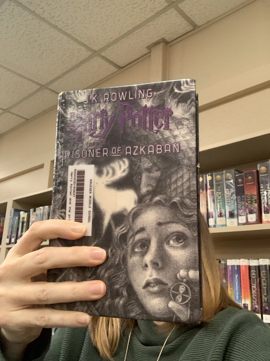 Happy Library Shelfie Day friends!!!
#kmslib #thefalconway #bookface