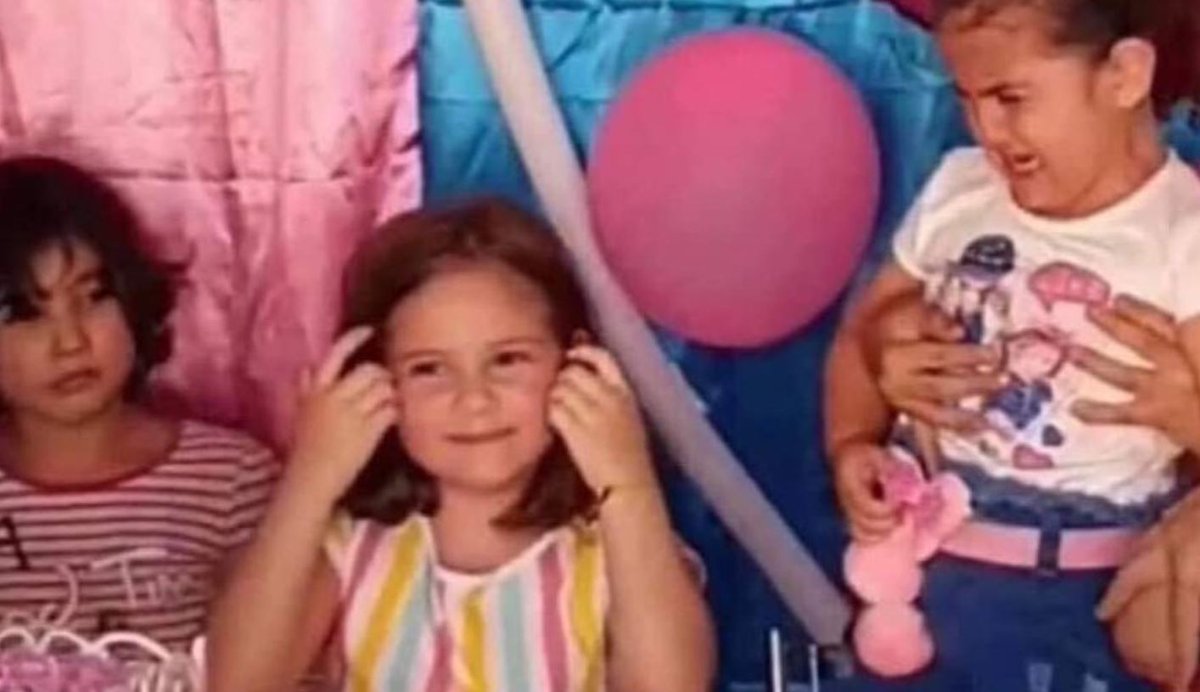 Mimiwellx's tweet photo. La cara de Carmen cuando pongan en la casa las imágenes de las mentiras de Nissy: ni le pegó un codazo ni le pasó la manta por la cara #Secret26E https://t.co/A0pWJpddej