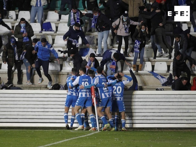 ⚠️ Cede la valla del campo del Zamora cuando el Dépor celebraba su gol.

 🚑 La Cruz Roja ha atendido a los aficionados del Deportivo.  📸 <a href="/fotomontesinos/">Mariam A. Montesinos</a>