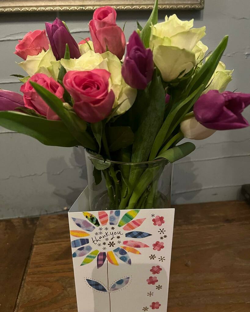 PurpleTulipCo's tweet photo. What a nice surprise from some very lovely people. Purple tulips too, talk about attention to detail! #ruthfuneralcelenrant #wolverhamptonfuneralcelebrant #westmidlandsfuneralcelebrant #staffordshirefuneralcelebrant https://t.co/3MWzvgmFDx https://t.co/gMbepstGJO