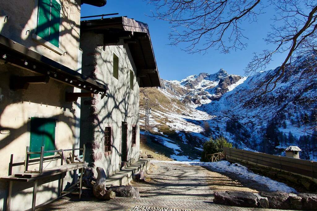 #valbiandino #orobie #introbio #madonnadellaneve #italianalps #mountaineering #valsassina instagr.am/p/CZNUVAQMq_b/