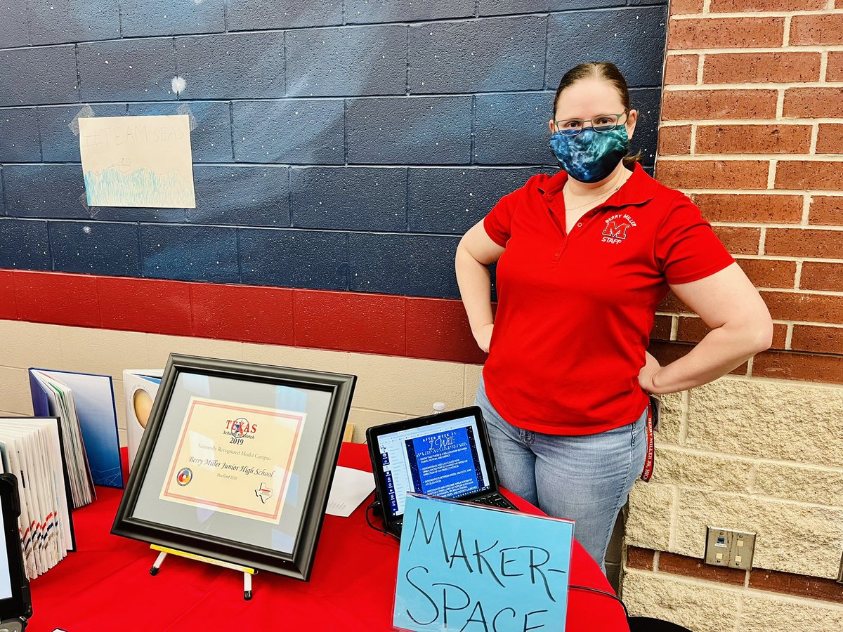 BerryMiller_JH's tweet photo. Thank you @WeAreRogers_ for letting some of our #AdvancedAcademic #teachers share the amazing classes & clubs we have at BMJH at your #GTNight. Each of these opportunities contribute to what makes Bobcat Country a Texas #SchoolsToWatch!β€οΈππΎπ#WeArePearlandISD @PearlandAdvAcad https://t.co/CZptc3Dx7X