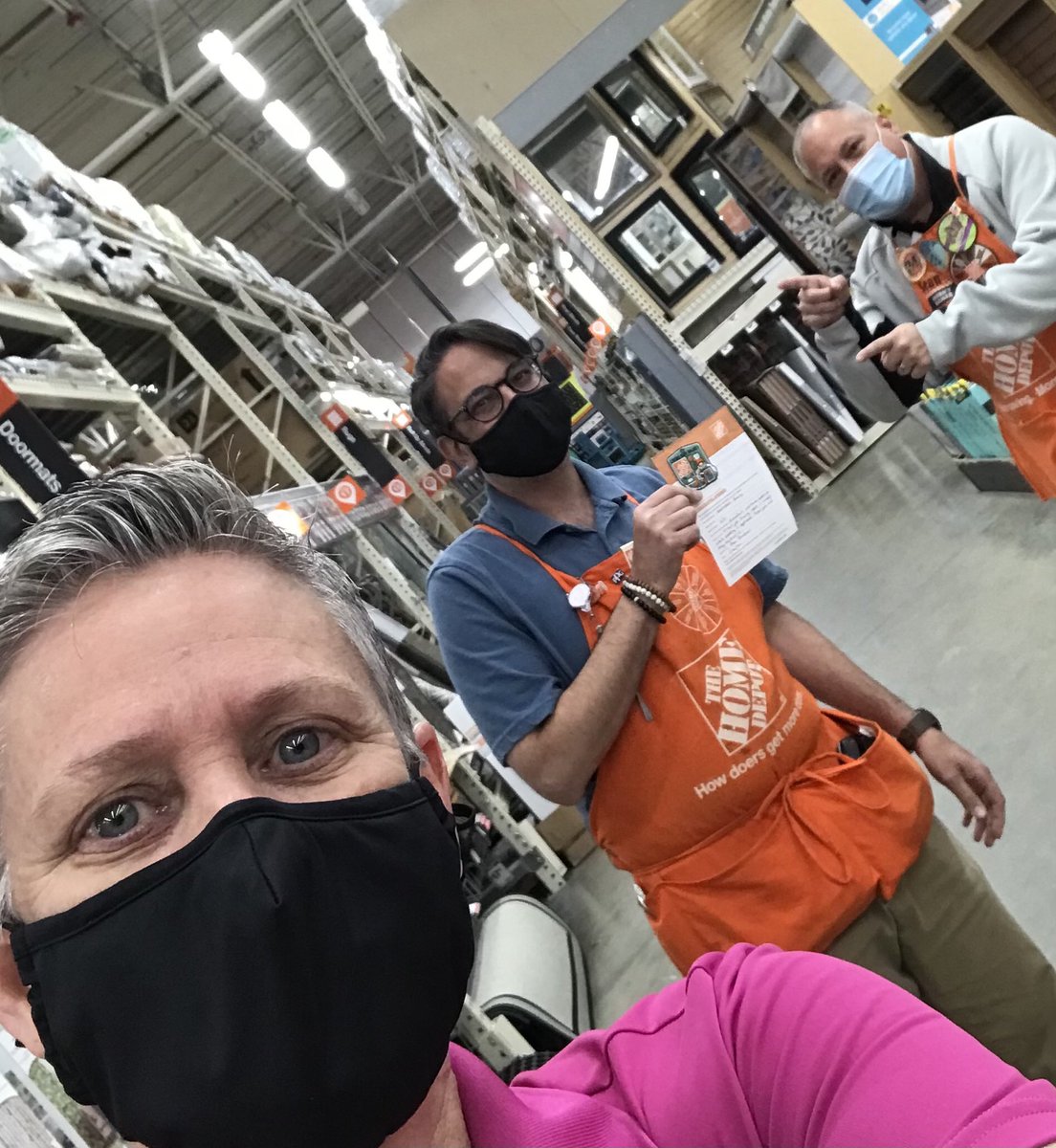 BordwellPam's tweet image. DM Sean was in the house today! Recognition goes out to Matthew in Appliances 🏆 He always make sure the customer leaves 100% Satisfied #HDPP #Credit #PeaceofMind ⁦@SeanBrownD133⁩