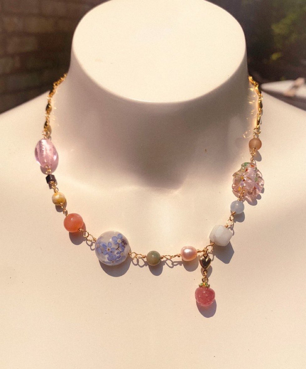 buggirl's tweet photo. omg hit tweet hi i make pretty jewelry and daggers and stuff just saying <3 https://t.co/4HGUMyhJC2