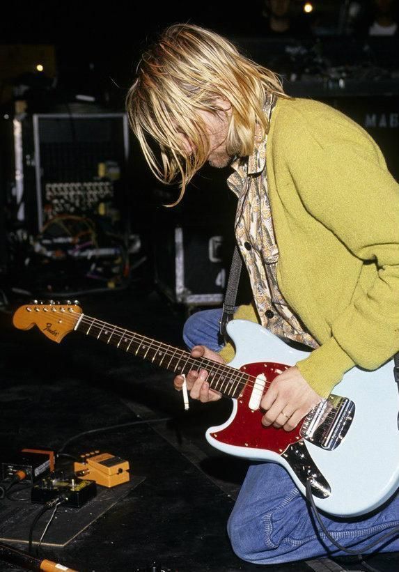 crockpics's tweet photo. Kurt Cobain tunes up https://t.co/GX4cIQcype