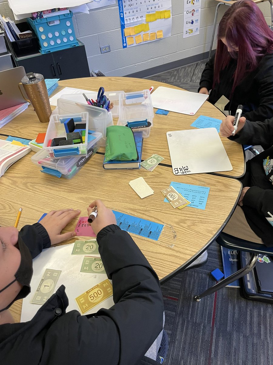 Ali__Lincoln's tweet photo. Transfer time with play money @ReadingHorizons
(Ss approved)
Ss used transfer cards to quiz partner (teacher teacher)-points given for proving the word, naming phonetic skill, adding suffixes/sounds of ed = $$$
🙌🏻play money is cool even in MS. #oqreading @VillasenorLori https://t.co/mwBnFYvjGM