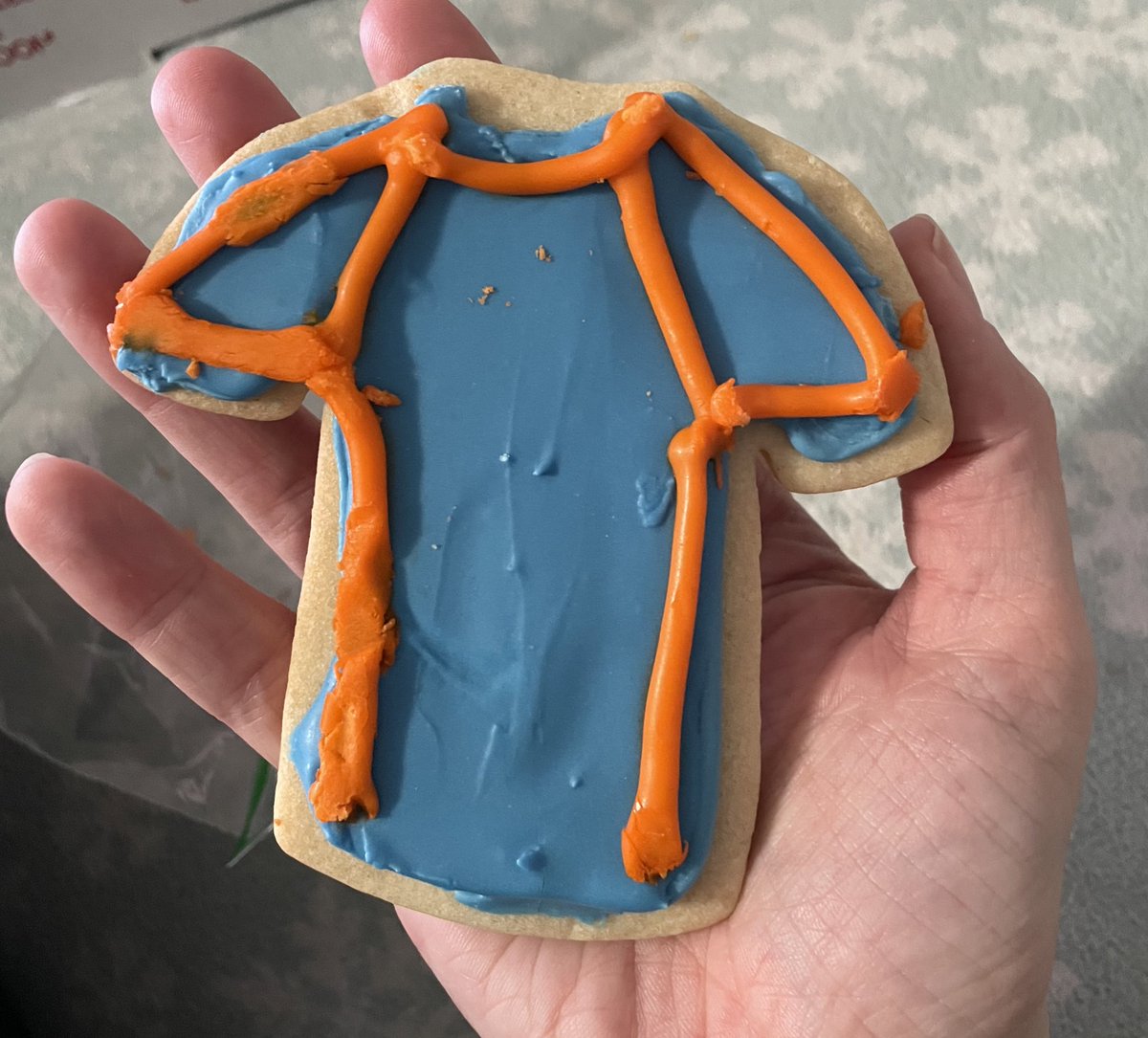 PotatosMom1's tweet photo. My fiancé’s co worker made cookies of their work shirt (hobby lobby)
But all I see is blippi…
#nannyprobs https://t.co/Cc4gAFbpul