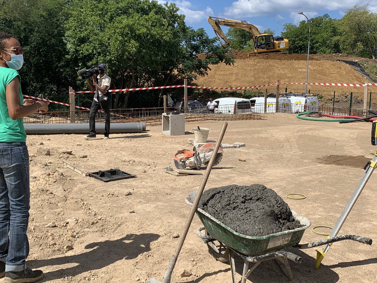 Visite chantier #déchèterie #Bouillante par <a href="/CRGuadeloupe/">Région Guadeloupe</a> avec le président <a href="/achalus971/">Ary CHALUS</a> et Thierry Abelli président @GSCaraibe.             ✅ Fin des travaux : février 2022. Coût de 2,1 M€. Partenaires financiers : <a href="/ademe/">ADEME</a>, <a href="/EuropGuadeloupe/">EUROPEENGUADELOUPE</a>. Anwout pour le #ZéroDéchet en 2035 !