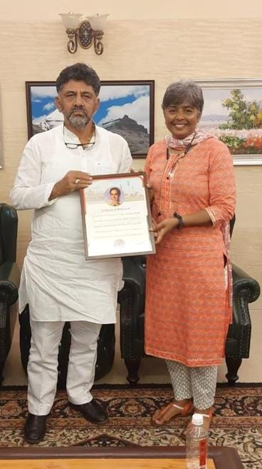 KavithaReddyKR's tweet photo. Hon @KPCCPresident Shri @DKShivakumar gave away Certificates for Team tat successfully Cycled 300kms frm Bengaluru - Sriperumbudur in Aug 2021!
Proud to have lead #UnityRide Team!
Madhu Prashant Lavanya Charita Deepak Sagar Naveen Kavitha Jigna also Amaan & John our support Team! https://t.co/noVFkGUTFA