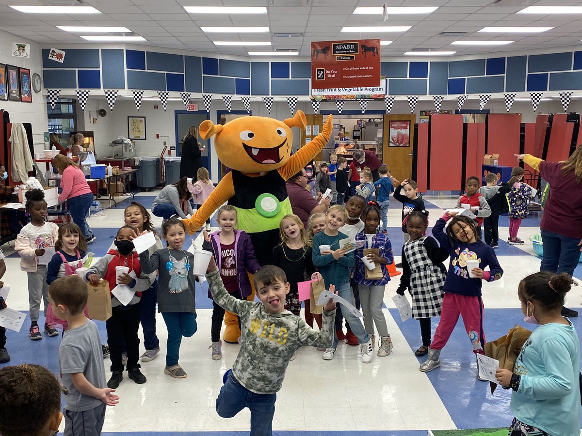 kris10_mac's tweet photo. Celebrated students and their i-Ready diagnostic growth at the Sparr-nival!🎉🎉🎉
#SparrStrong @Super_Stallions @LisaMucci1 @iReady https://t.co/asdeOHD28n