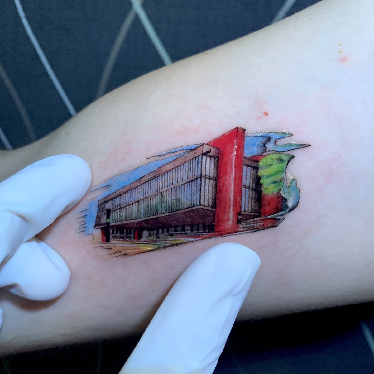 DaniOlivie's tweet image. Gente quem puder dar RT nessa micro tattoo do Masp que fiz 🥺

Fiz ate reflexo nos vidrinho, vai me ajudar muito serio 🤧💕