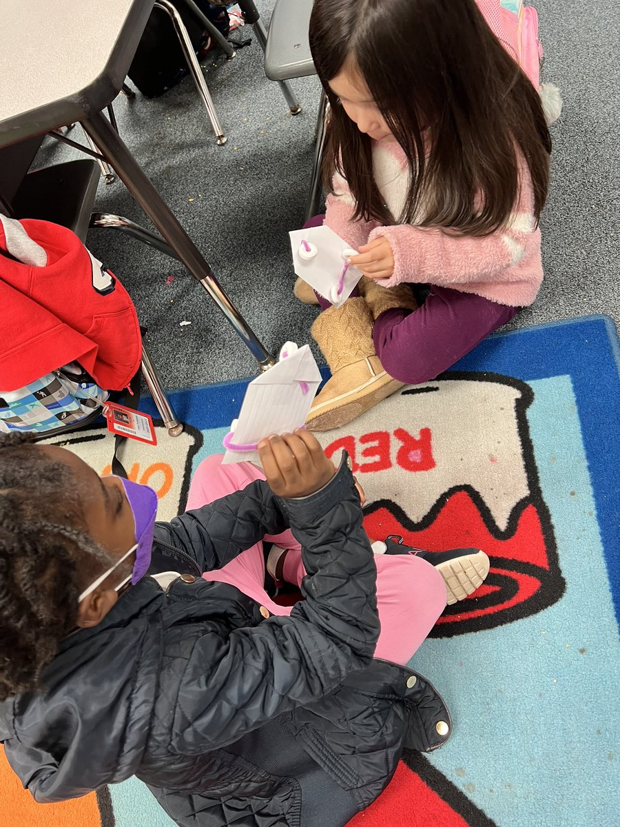 GarzaClass's tweet image. On this Friday we had a blast learning about engineering and motion by building 3-wheeled cars in class 😎🏎🛣🚦
@MRobinsonElem