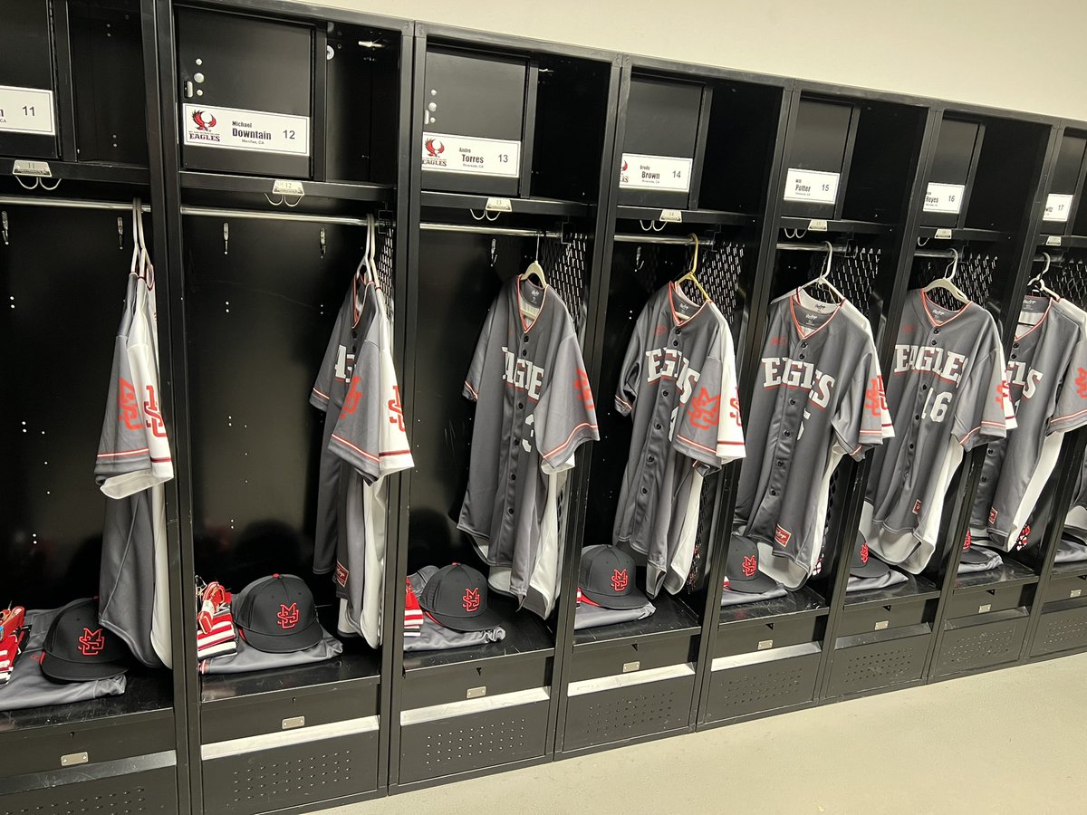 MSJCBaseball's tweet photo. 𝗡𝗲𝘄 𝘆𝗲𝗮𝗿, 𝗻𝗲𝘄 𝘂𝗻𝗶𝗳𝗼𝗿𝗺𝘀!

Lockers all ready before season gets underway. 
🔥💧 https://t.co/u8z7RL8Omi