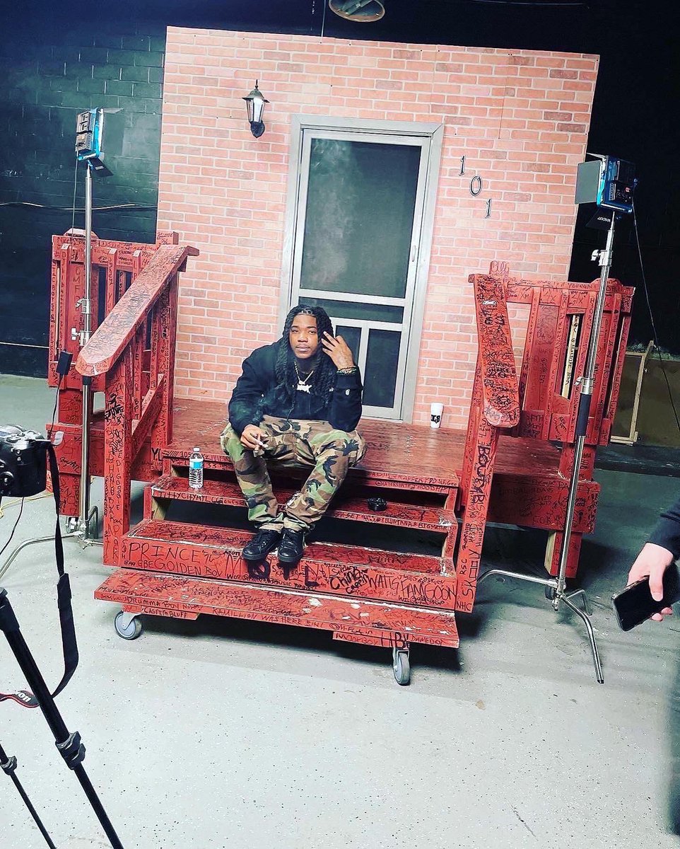 KiiingX__'s tweet image. Y’all checc out my interview w off da porch if u haven’t already.. We got new music, new visuals &amp;amp; new announcements otw 👁👣🎥 444 💫 #3iii #3rdCoastRadio #HGC #KGM