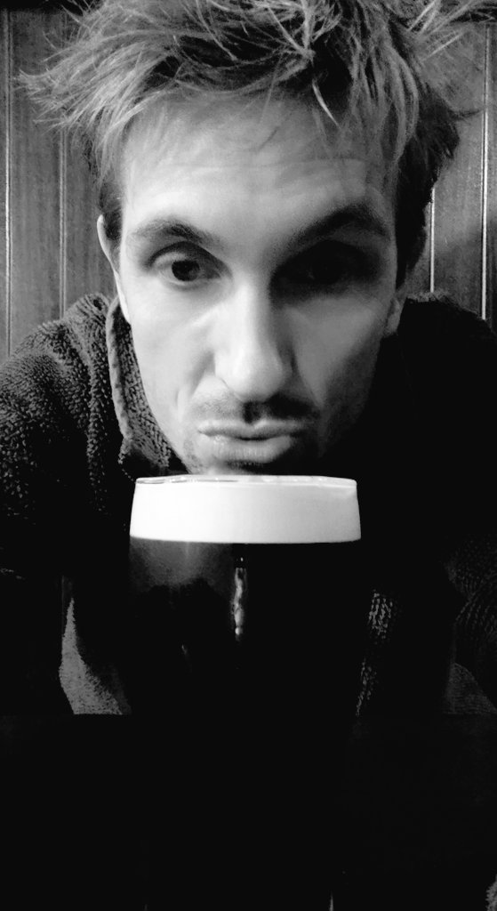 Dave_The_Fave's tweet image. When in Rome...
(or Belfast in this case) #guinness #Belfast #worknotwork