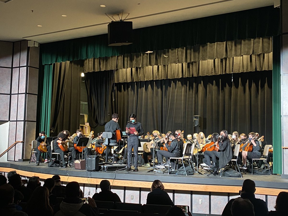 choruswithMsG's tweet photo. Congratulations on an amazing concert 🥳 #ERMSguitar @LCPS_EagleRidge @PrinPhillipsERM #lovethisfamily https://t.co/bqgQV9wZk1