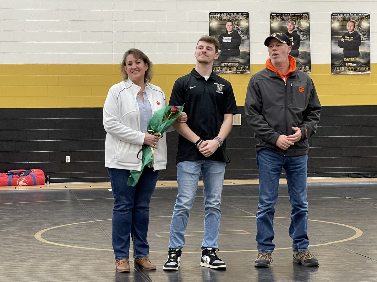 bulldogsofphs's tweet photo. Wrestling Senior Night! Thank you guys for all of your hard work and dedication as Bulldogs! #MatDogs @PendletonHigh @AndersonSD4 @DChrisA4 https://t.co/5qwqFf9XXs