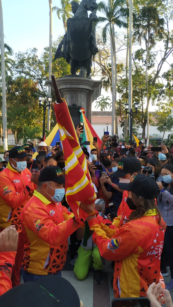 jtotii's tweet photo. #26Ene 🪔 | Autoridades deportivas en el ámbito nacional, regional y municipal junto a l@s atletas del Edo. #Lara recibieron el fuego 🔥 🇻🇪 patrio de @Nacionales2022 y también fueron abanderad@s para su participación en dicha competencia.
@Fredyandradea @MervinMaldonad0 https://t.co/39k7NPiPxp