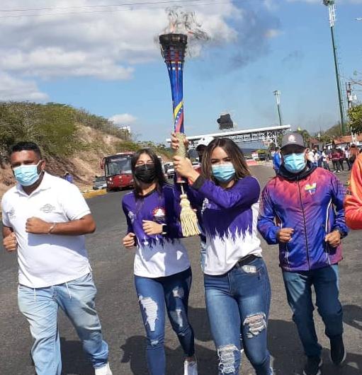 jtotii's tweet photo. #26Ene 🪔 | Autoridades deportivas en el ámbito nacional, regional y municipal junto a l@s atletas del Edo. #Lara recibieron el fuego 🔥 🇻🇪 patrio de @Nacionales2022 y también fueron abanderad@s para su participación en dicha competencia.
@Fredyandradea @MervinMaldonad0 https://t.co/39k7NPiPxp