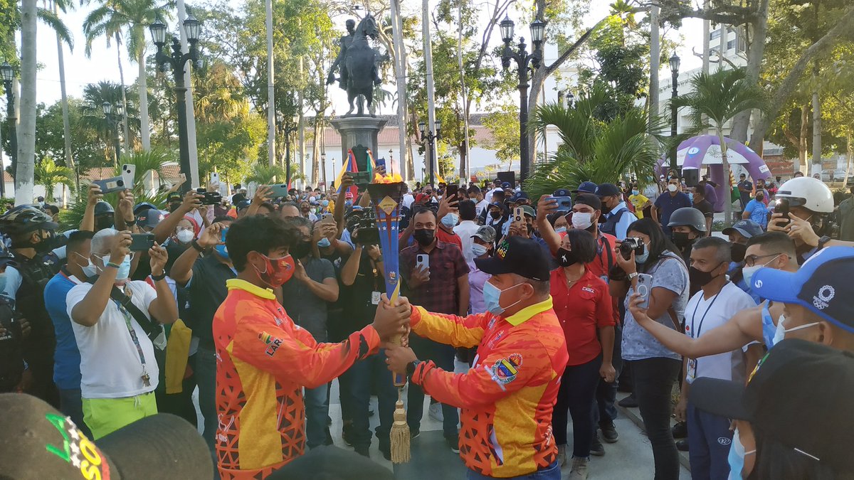 jtotii's tweet photo. #26Ene 🪔 | Autoridades deportivas en el ámbito nacional, regional y municipal junto a l@s atletas del Edo. #Lara recibieron el fuego 🔥 🇻🇪 patrio de @Nacionales2022 y también fueron abanderad@s para su participación en dicha competencia.
@Fredyandradea @MervinMaldonad0 https://t.co/39k7NPiPxp