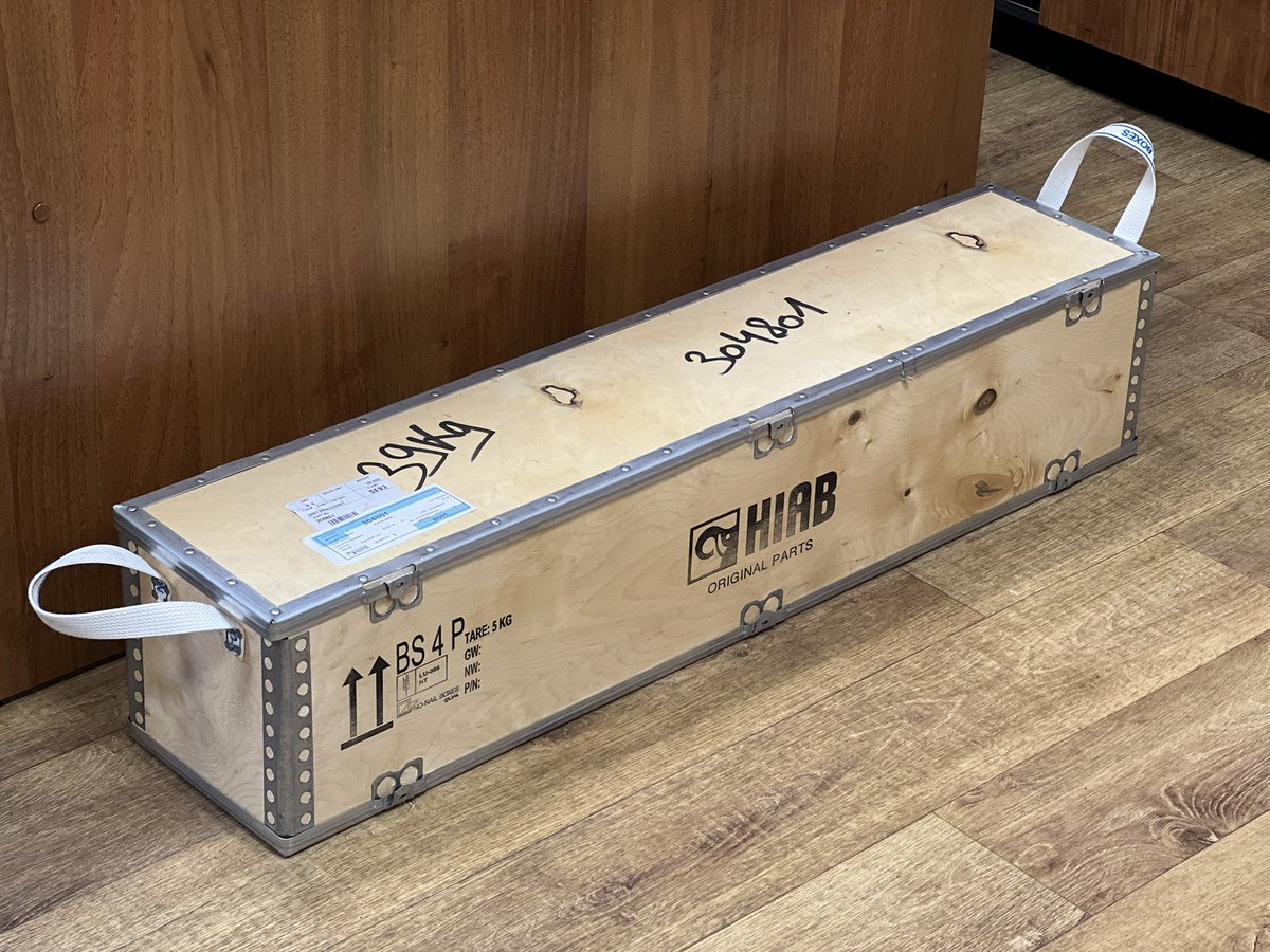 hiabservice's tweet photo. Шведский поставщик HIAB удивляет мастерством упаковки. Каждая поставка, как подарок 🎁 

Заказ запчастей:

+7(985)277-23-23

+7(985)829-88-89

#gdplru #запчастикму #запчастиhiab #запчастихиаб 

Запись на сервис +7(925)144-0-133 

#ремонткму #crane #ремонтhiab https://t.co/0I7KObc8hV