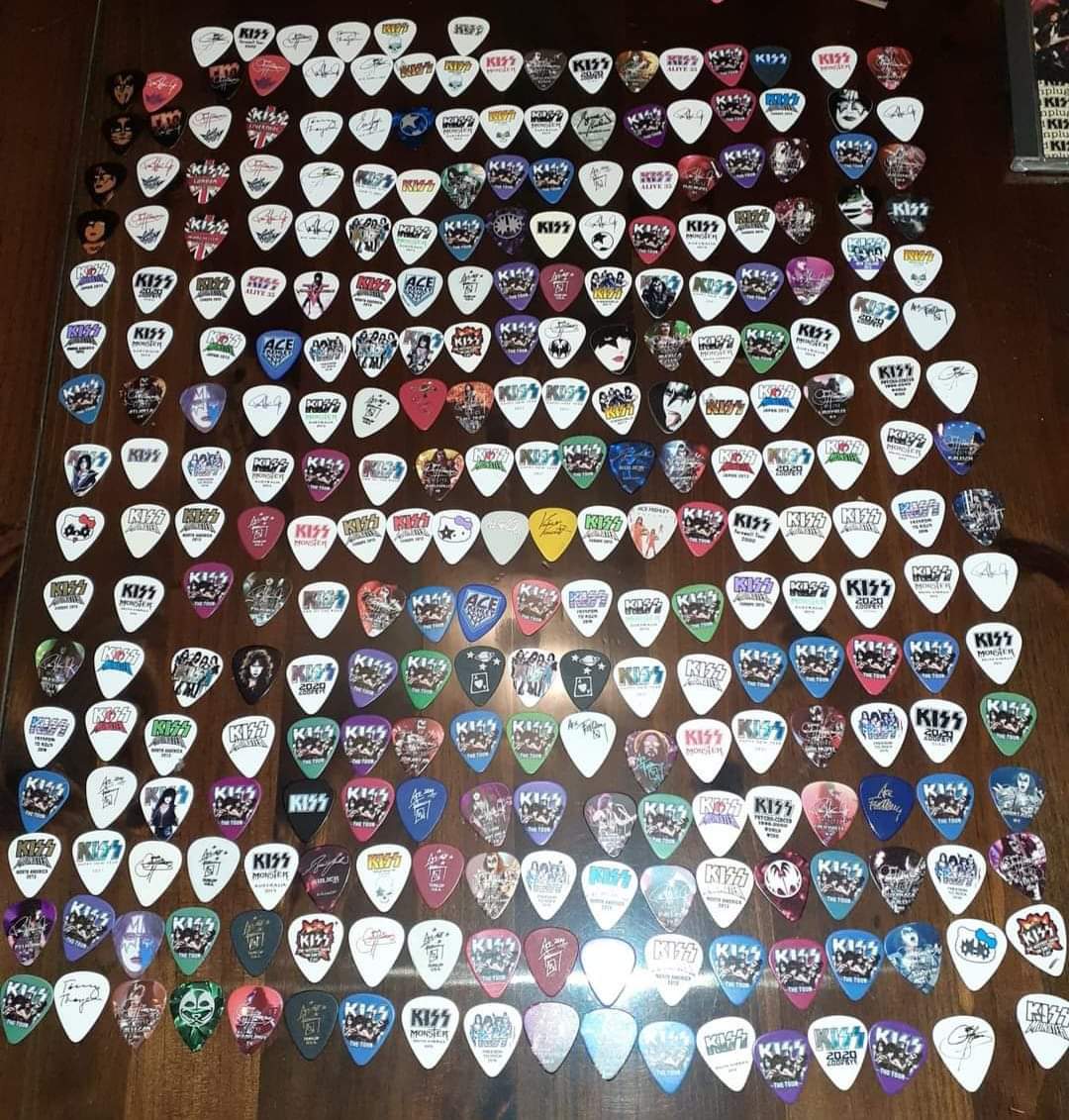 rockbizzbrasil's tweet photo. Vai uma palhetinha? #KISS #KISSTORY #KISSARMYROCKS #Palheta #Pick #RockBizz https://t.co/WyTz9N09YO